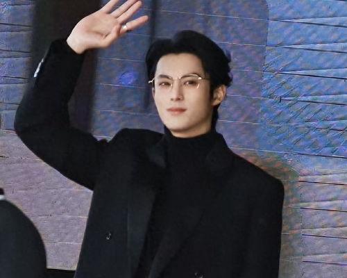 白鹿和王鹤棣最新爆料图片,时尚穿搭引热议,魅力四溢 第3张 白鹿和王鹤棣最新爆料图片,时尚穿搭引热议,魅力四溢 第3张